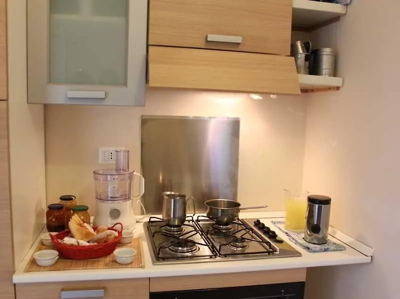 Da Gianni E Lucia Rooms With Bathroom In The City Center Catania 2*,