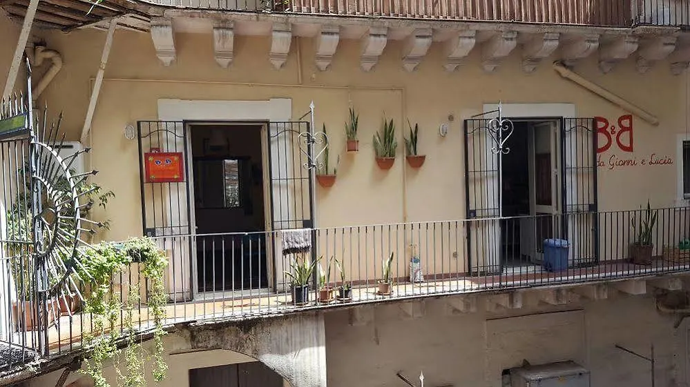 Da Gianni E Lucia Rooms With Bathroom In The City Center Catania