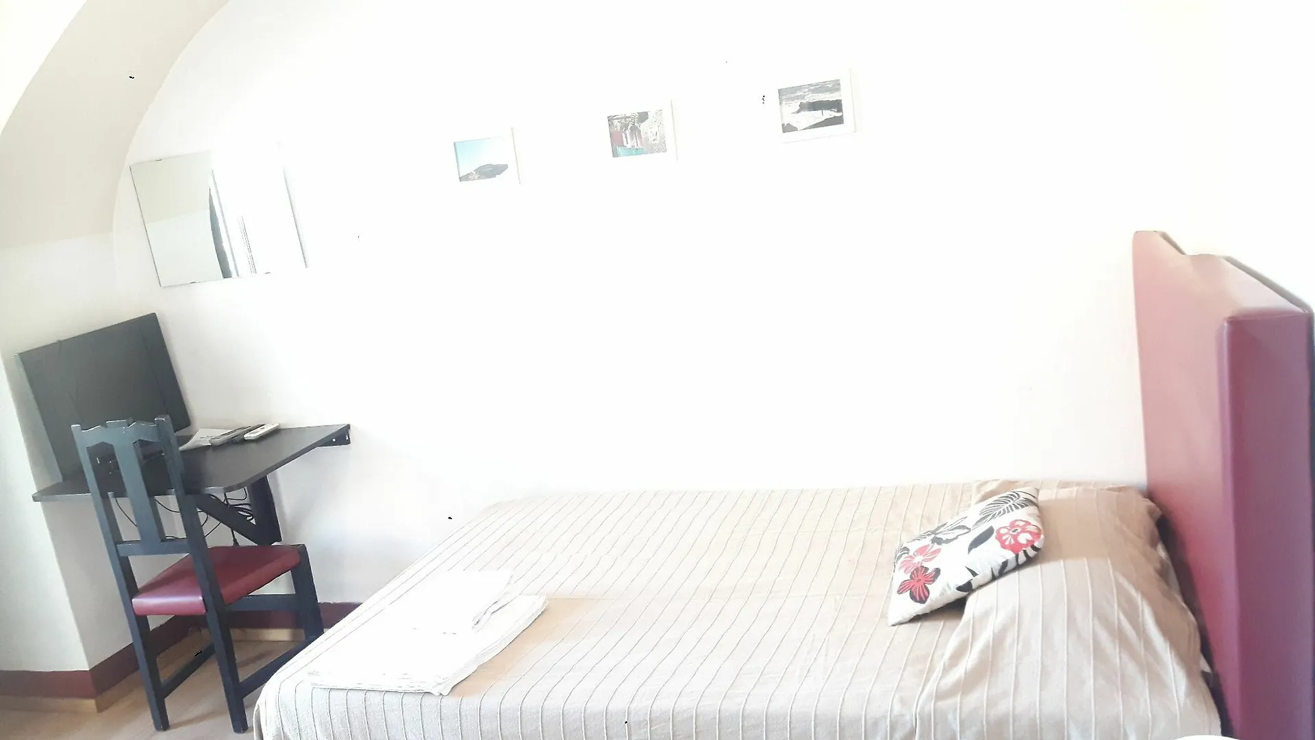 Da Gianni E Lucia Rooms With Bathroom In The City Center Catania 2*,  Italy
