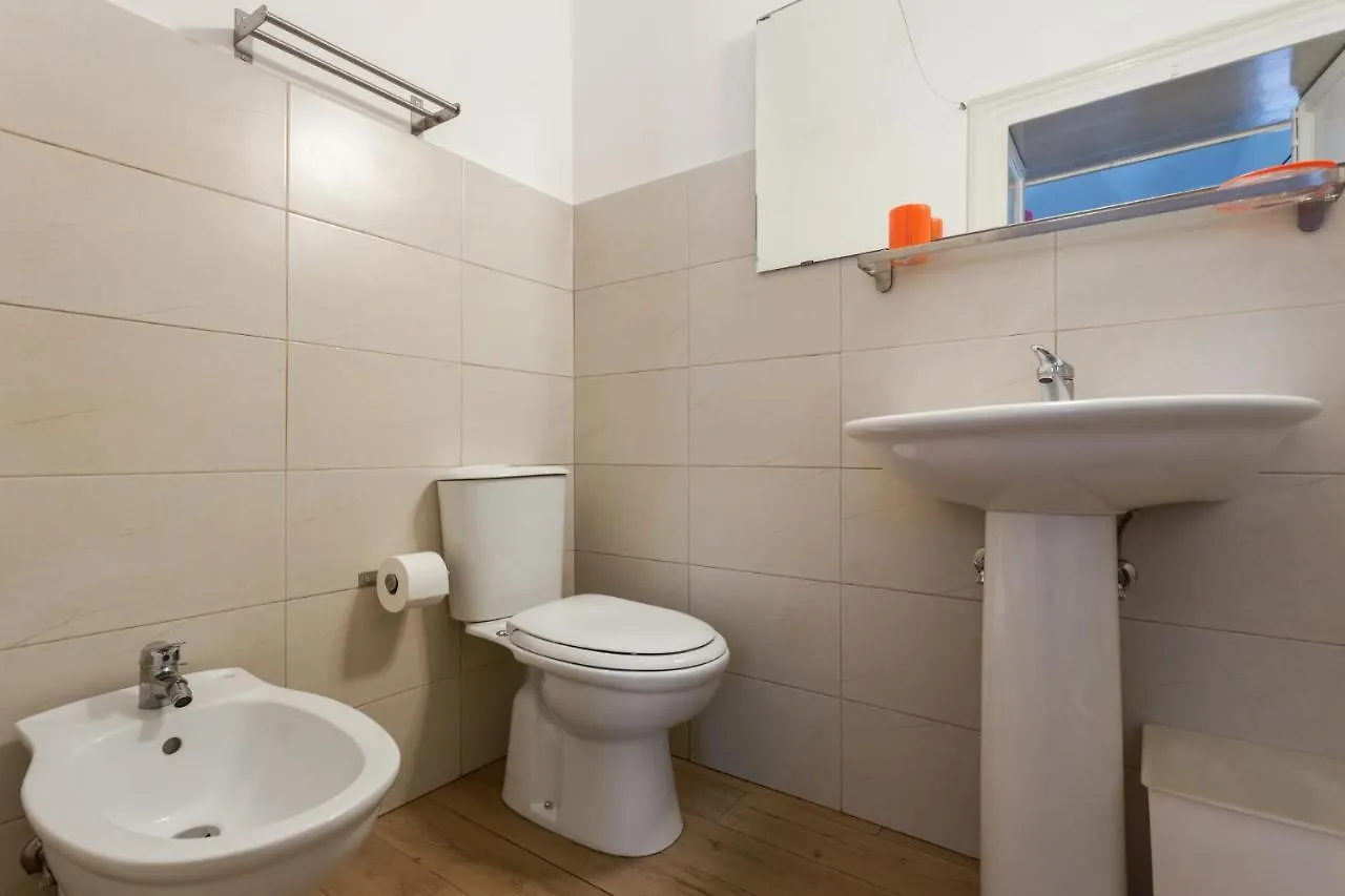 Gasthuis Da Gianni E Lucia Rooms With Bathroom In The City Center Catánia