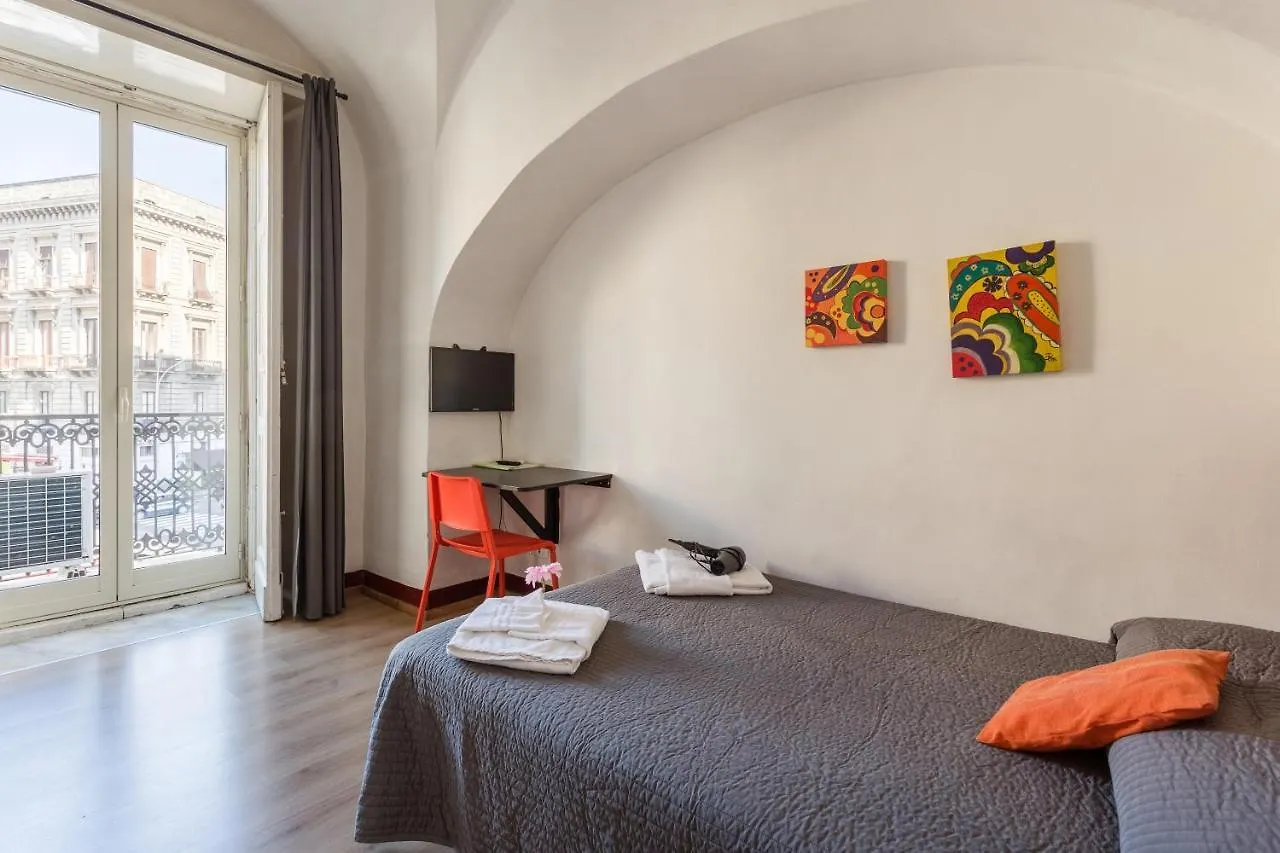 Guest house Da Gianni E Lucia Rooms With Bathroom In The City Center Catania