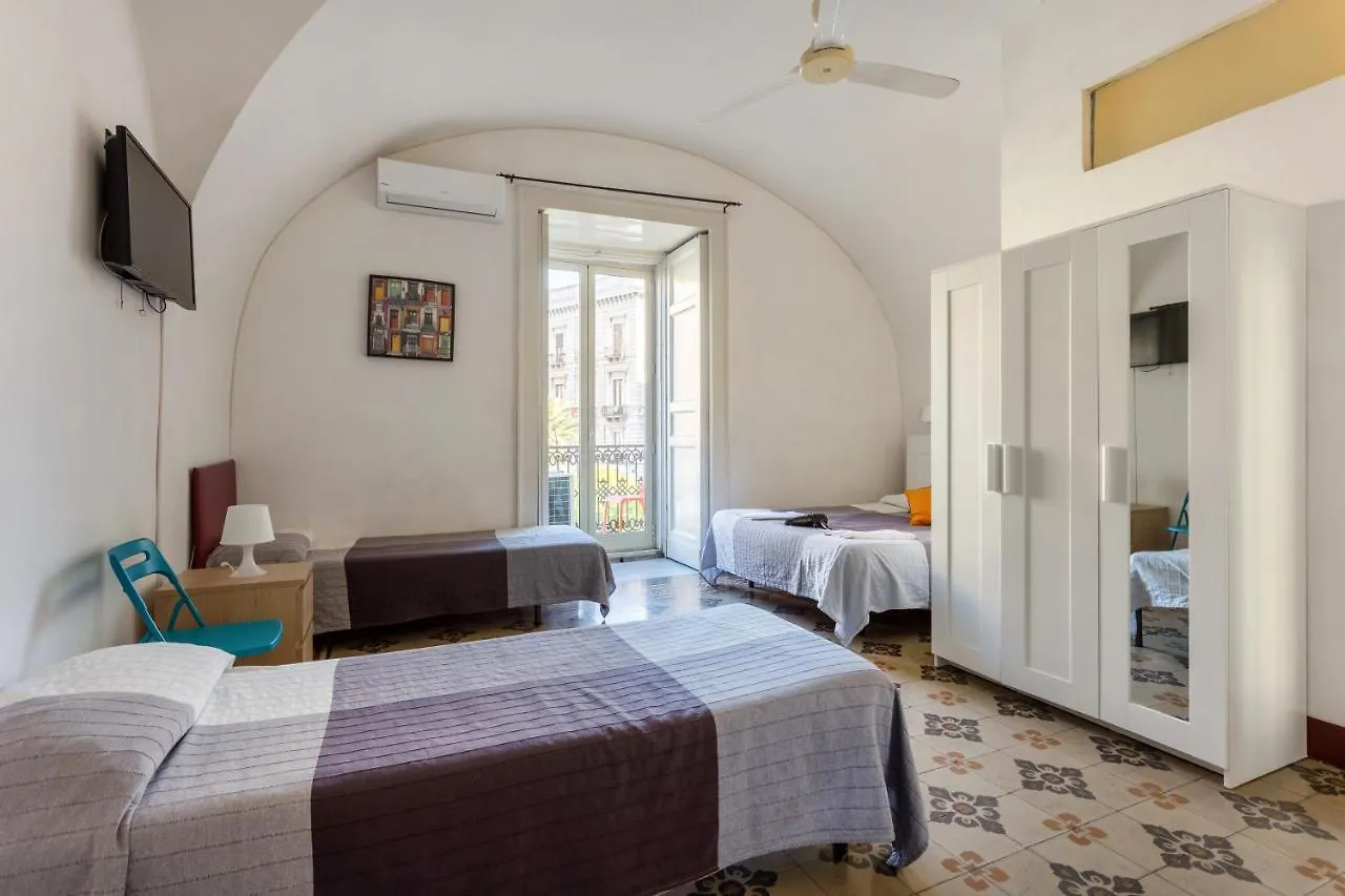 Da Gianni E Lucia Rooms With Bathroom In The City Center Catania Guest house