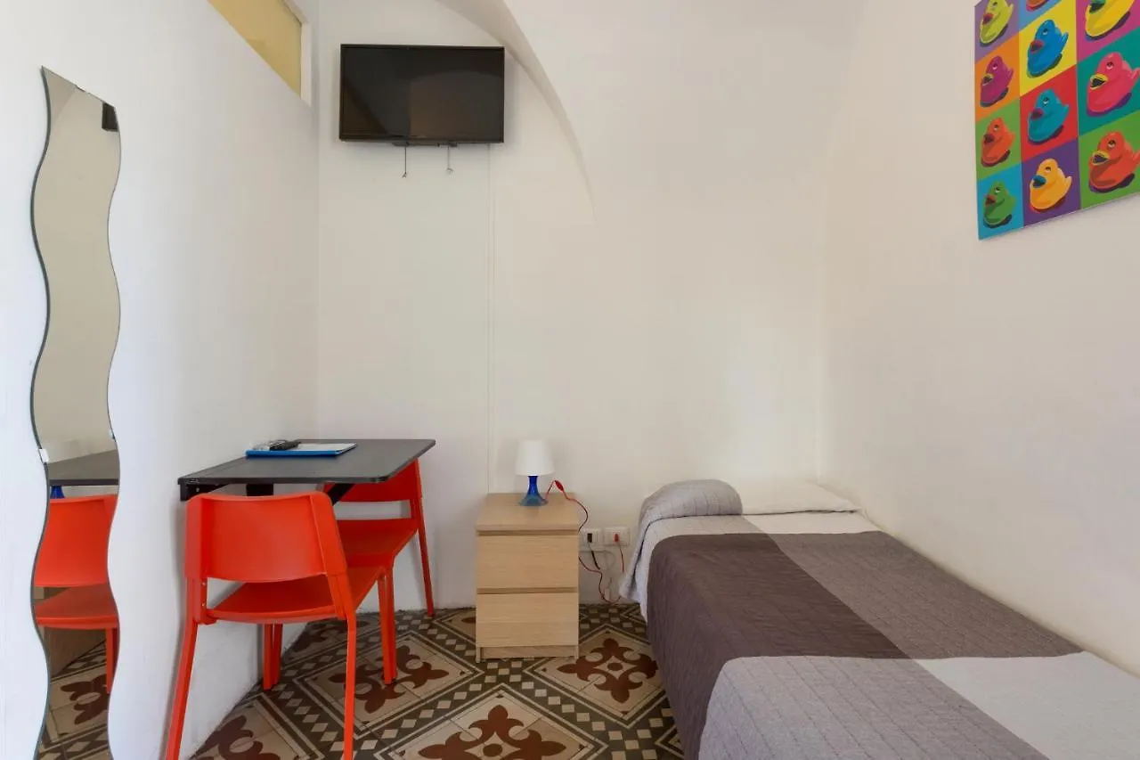 ** Gasthuis Da Gianni E Lucia Rooms With Bathroom In The City Center Catánia Italië