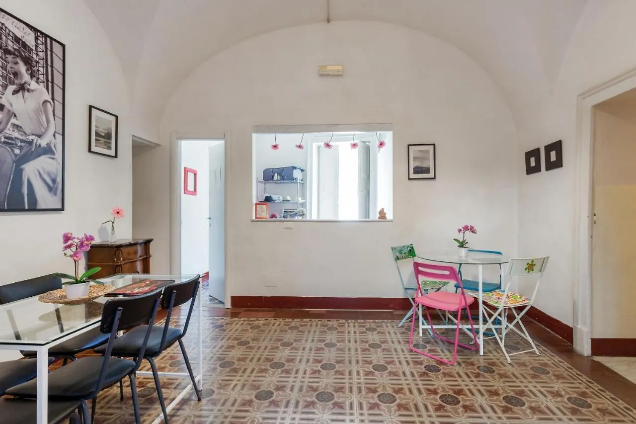 Da Gianni E Lucia Rooms With Bathroom In The City Center Catania Guest house