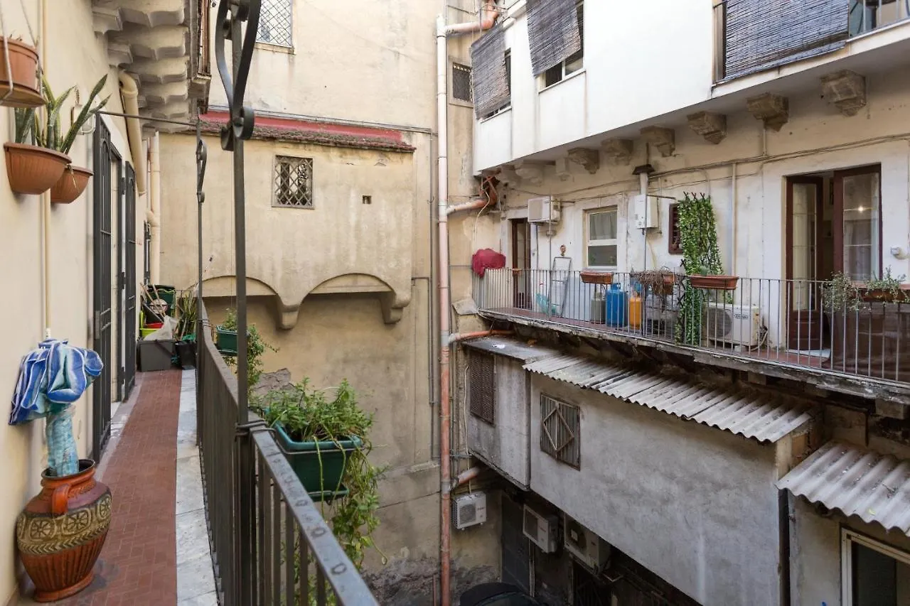 Da Gianni E Lucia Rooms With Bathroom In The City Center Catania Guest house