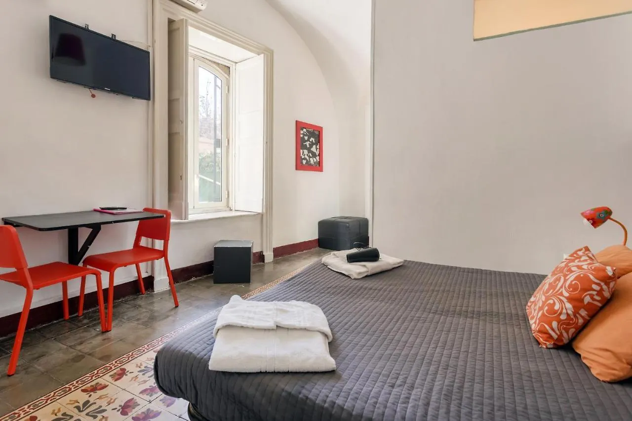 Da Gianni E Lucia Rooms With Bathroom In The City Center Katánie Itálie