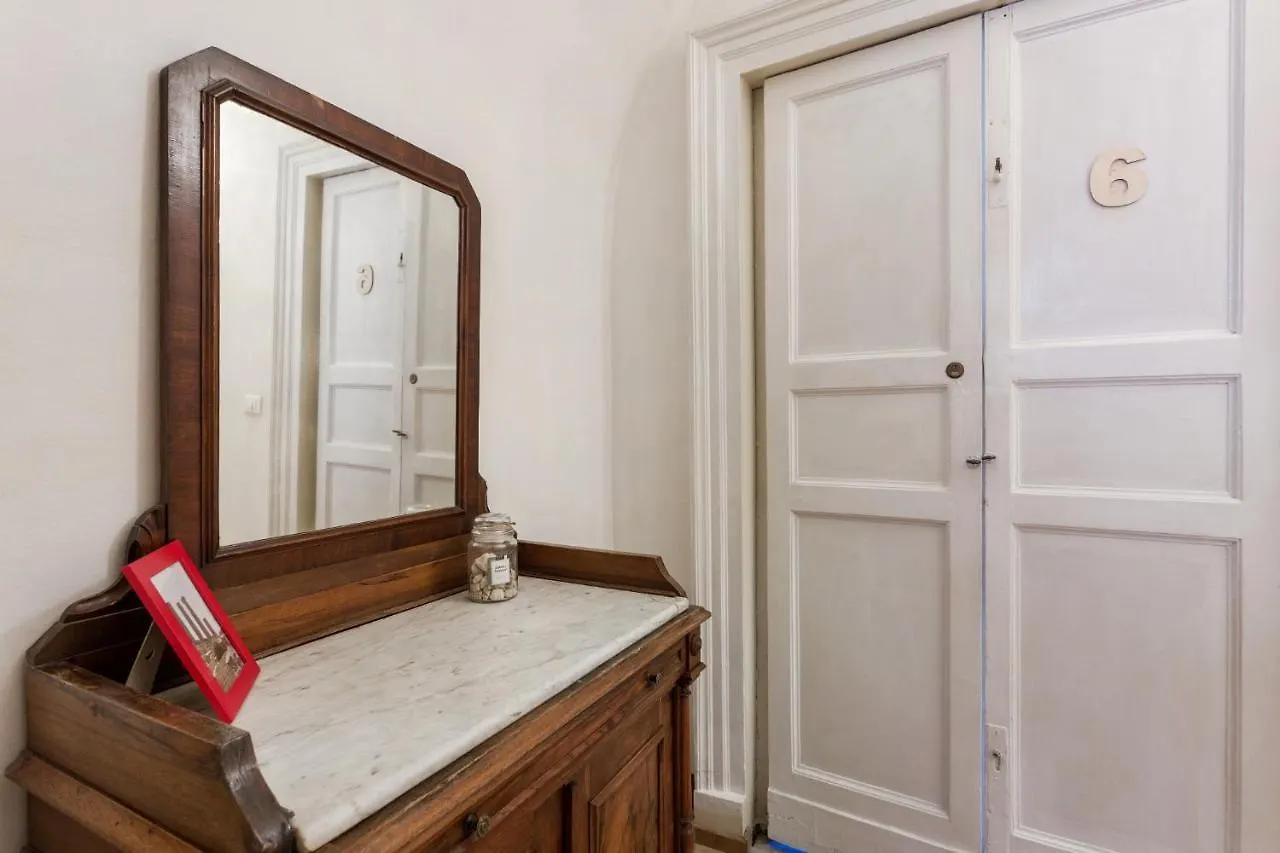 Da Gianni E Lucia Rooms With Bathroom In The City Center Catania 2*,