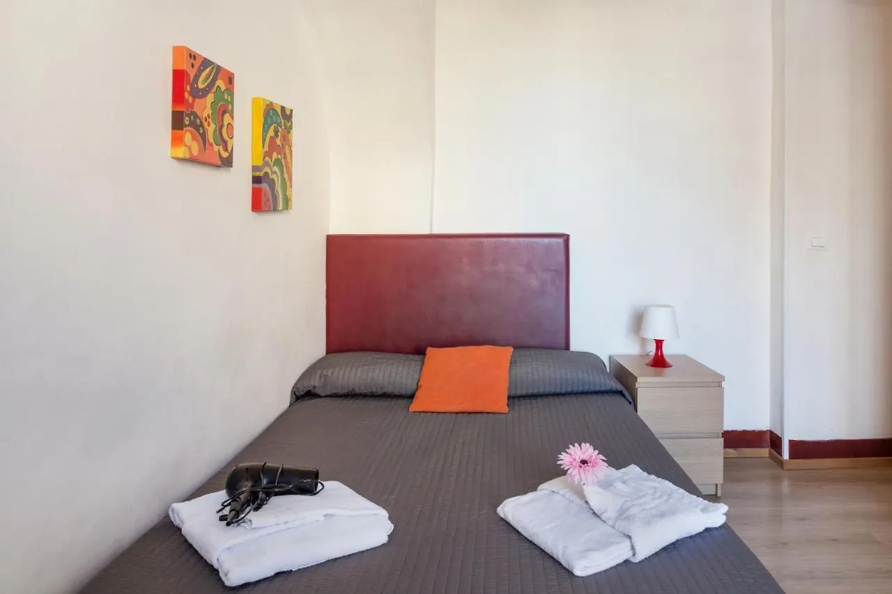 Da Gianni E Lucia Rooms With Bathroom In The City Center Catánia