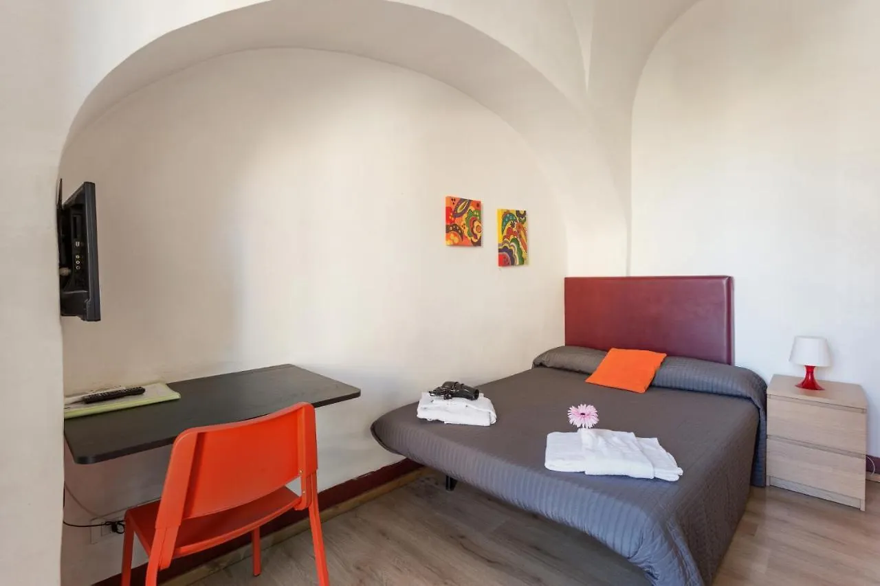 Da Gianni E Lucia Rooms With Bathroom In The City Center Catánia 2*,