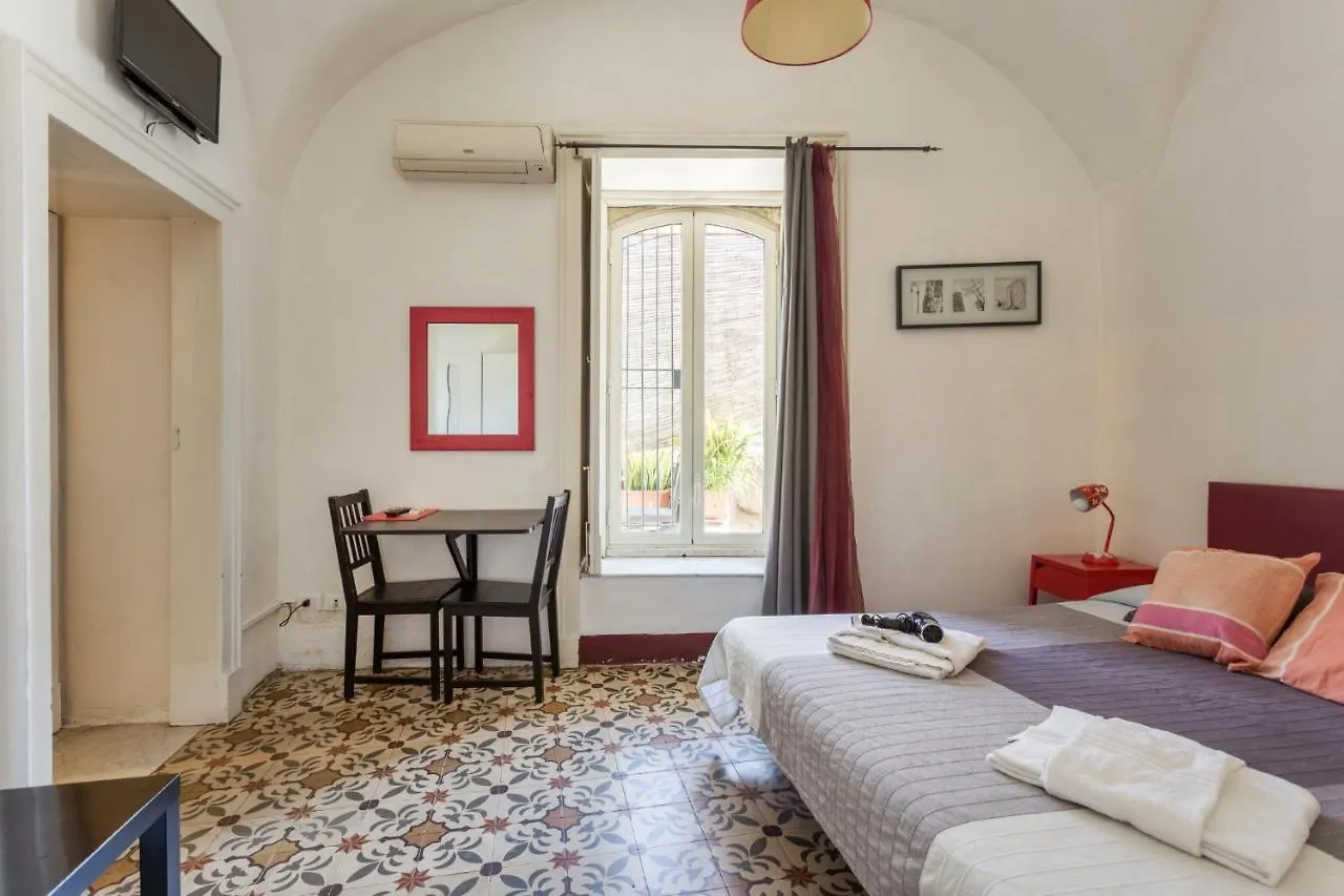 Da Gianni E Lucia Rooms With Bathroom In The City Center Catania