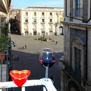 sicily-wonderful-piazza-universita.sicilyhotelsitaly.net/