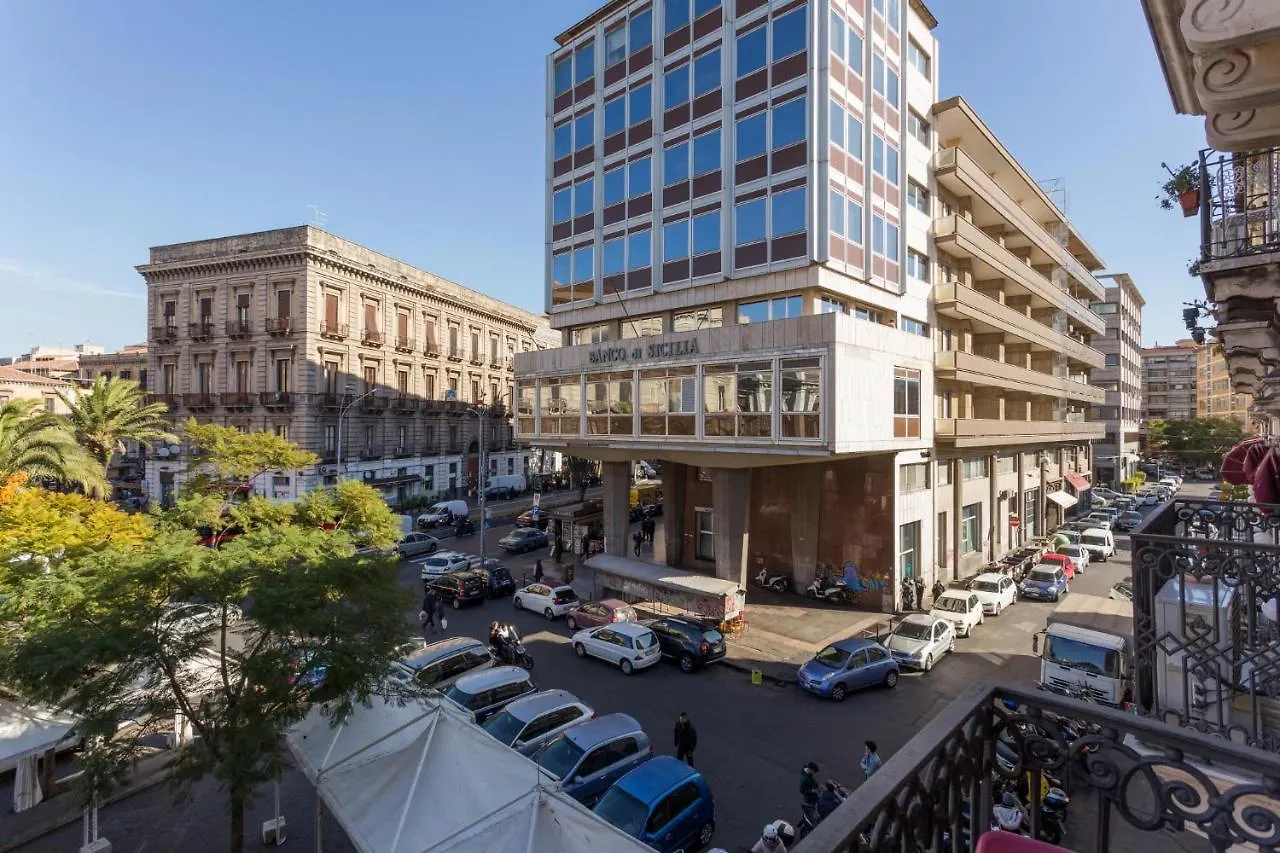 Guest house Da Gianni E Lucia Rooms With Bathroom In The City Center Catania