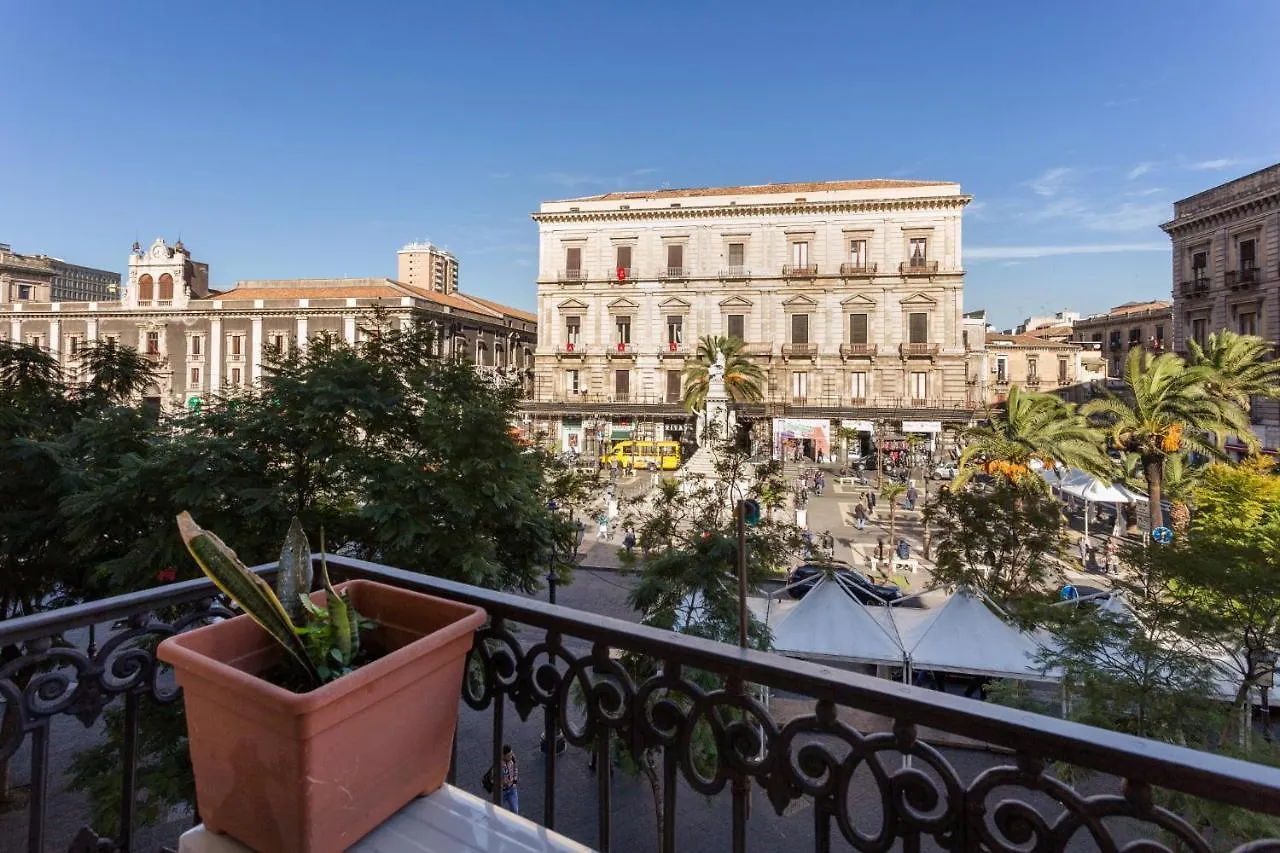 Da Gianni E Lucia Rooms With Bathroom In The City Center Catania Guest house